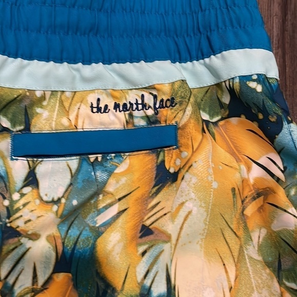 THE North Face Board Shorts Size Small - Picture 3 of 7